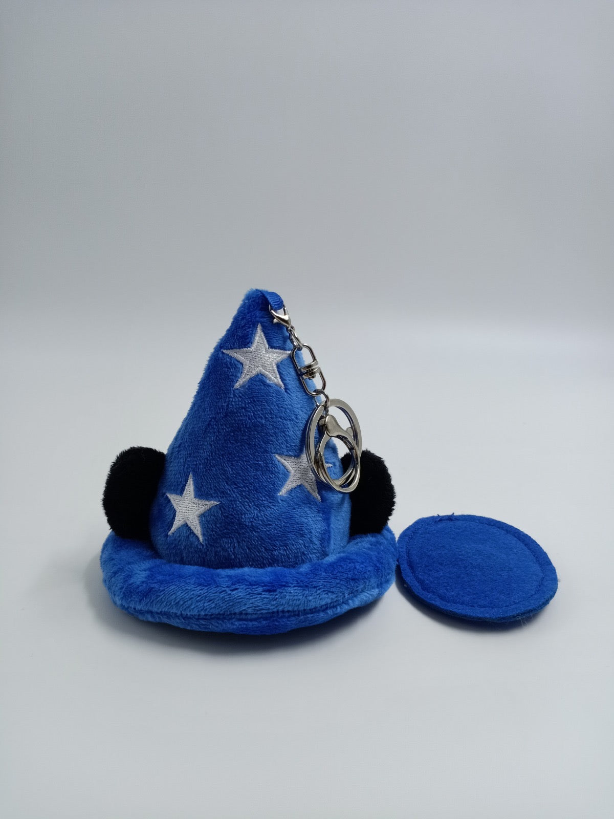 EL MAGO BUDDIE | MAGNETIC PLUSH KEYCHAIN · PRE-ORDER SHIPS BY 09.15